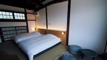 Chambre Quadruple, non-fumeurs, vue jardin (OMOYA EAST) | Couette en duvet d'oie, minibar, Wi-Fi gratuit, draps fournis