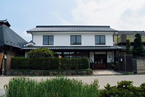 Bagian depan properti