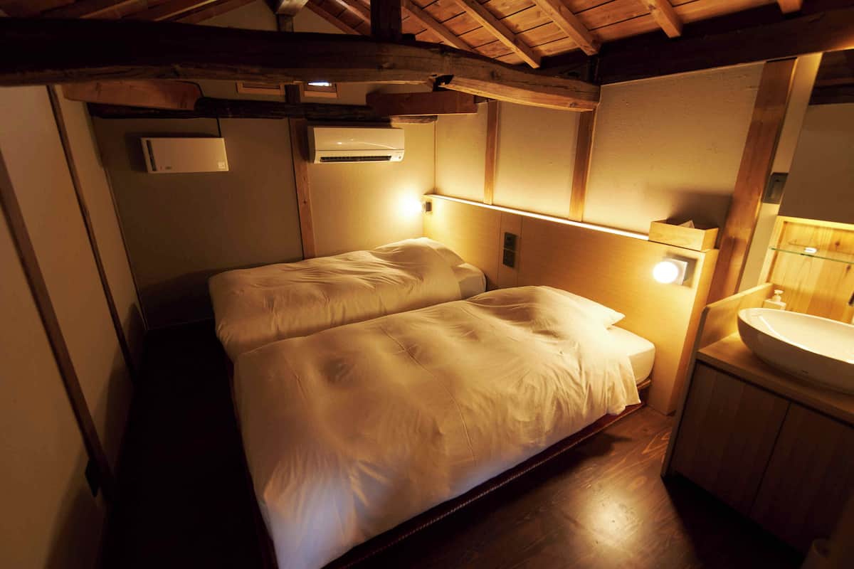 Kamar Quadruple, Bebas Asap Rokok, pemandangan kebun (NAYA) | 1 kamar tidur, minibar, Wi-Fi gratis, dan seprai linen