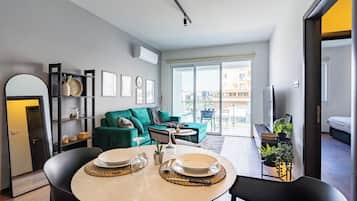 Harbor 102 | Dining room