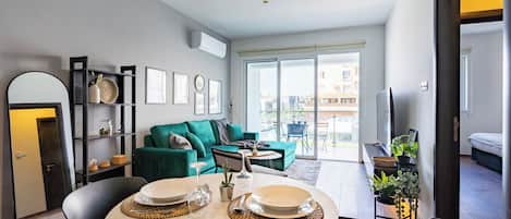 Harbor 102 | Dining room