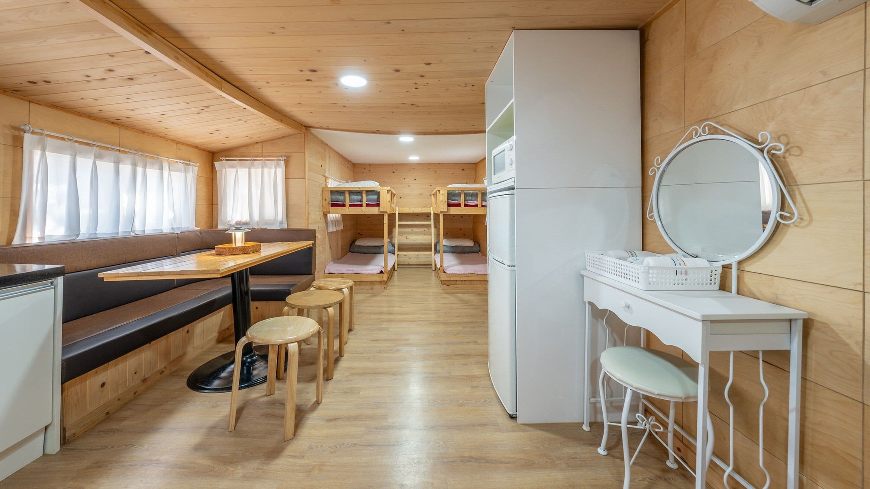 Habitación básica, 1 habitación (Deluxe Caravan No. 13(Private BBQ)) | 1 dormitorio y wifi gratis