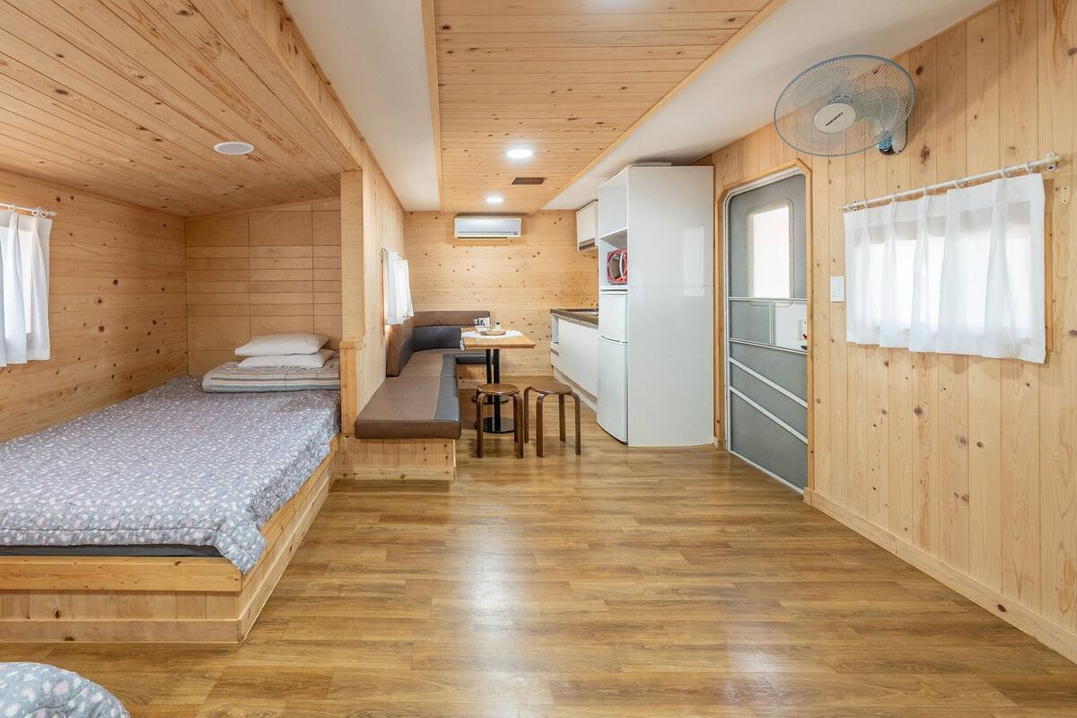 Basic Room, 1 Bedroom (Deluxe Caravan No. 11(Private BBQ)) | 1 bilik tidur, Wi-fi percuma 