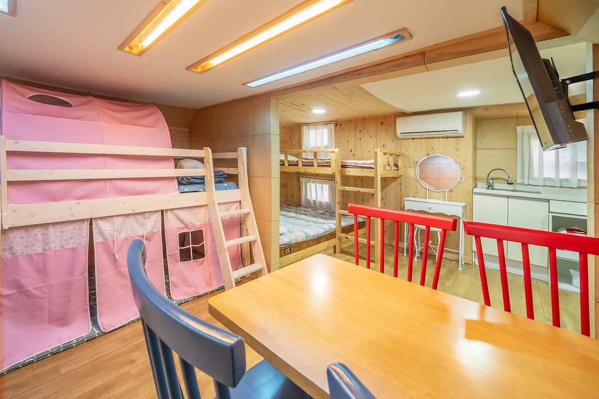 Eenvoudige kamer, 1 slaapkamer (Kids Spa Caravan No. 3(Spa/Random)) | 1 slaapkamer, gratis wifi