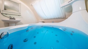 1 개의 침실, 무료 WiFi