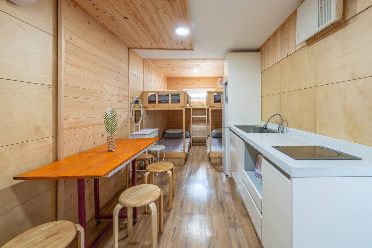 Basic Room, 1 Bedroom (Deluxe Caravan No. 10(Private BBQ)) | 1 bilik tidur, Wi-fi percuma 