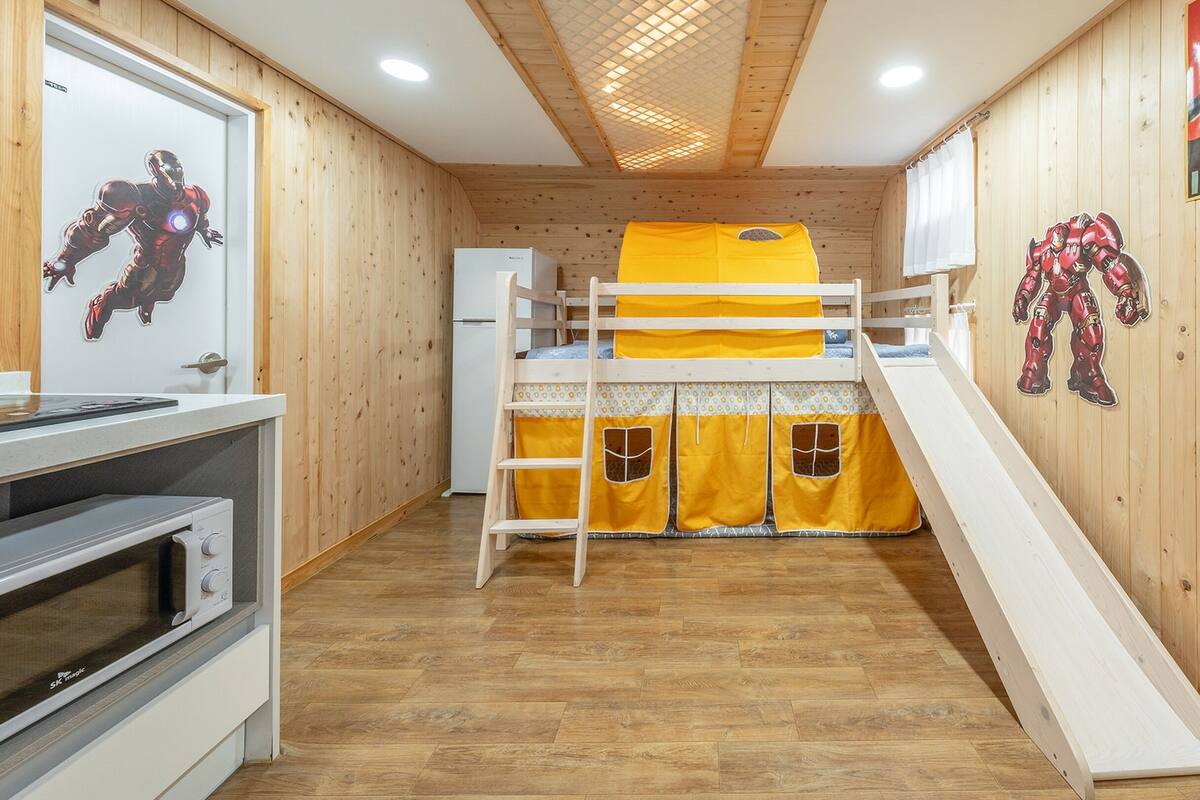 Basic Room, 1 Bedroom ("Large Kids Caravan No. 8 (Spa/BBQ)) | 1 bilik tidur, Wi-fi percuma 
