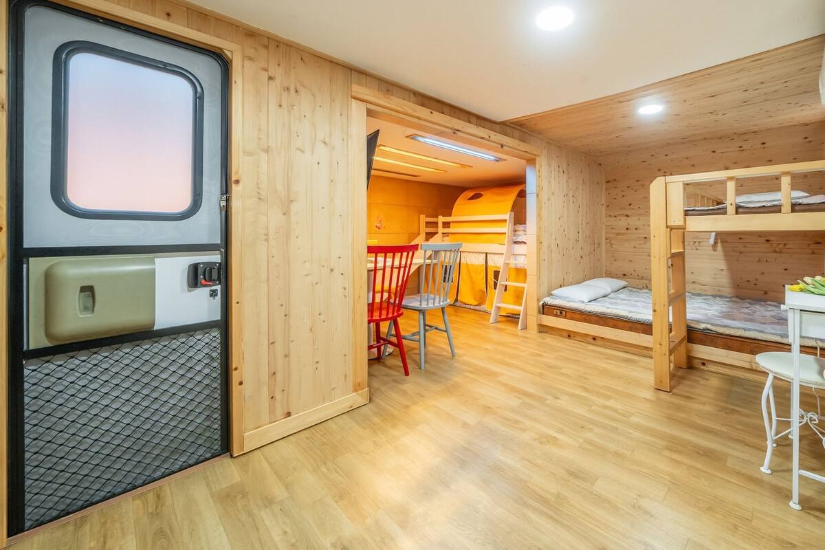 Basic Room, 1 Bedroom (Kids Spa Caravan No. 4(Spa/Random)) | 1 bilik tidur, Wi-fi percuma 