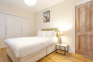 5 bedrooms, iron/ironing board, free WiFi, bed sheets