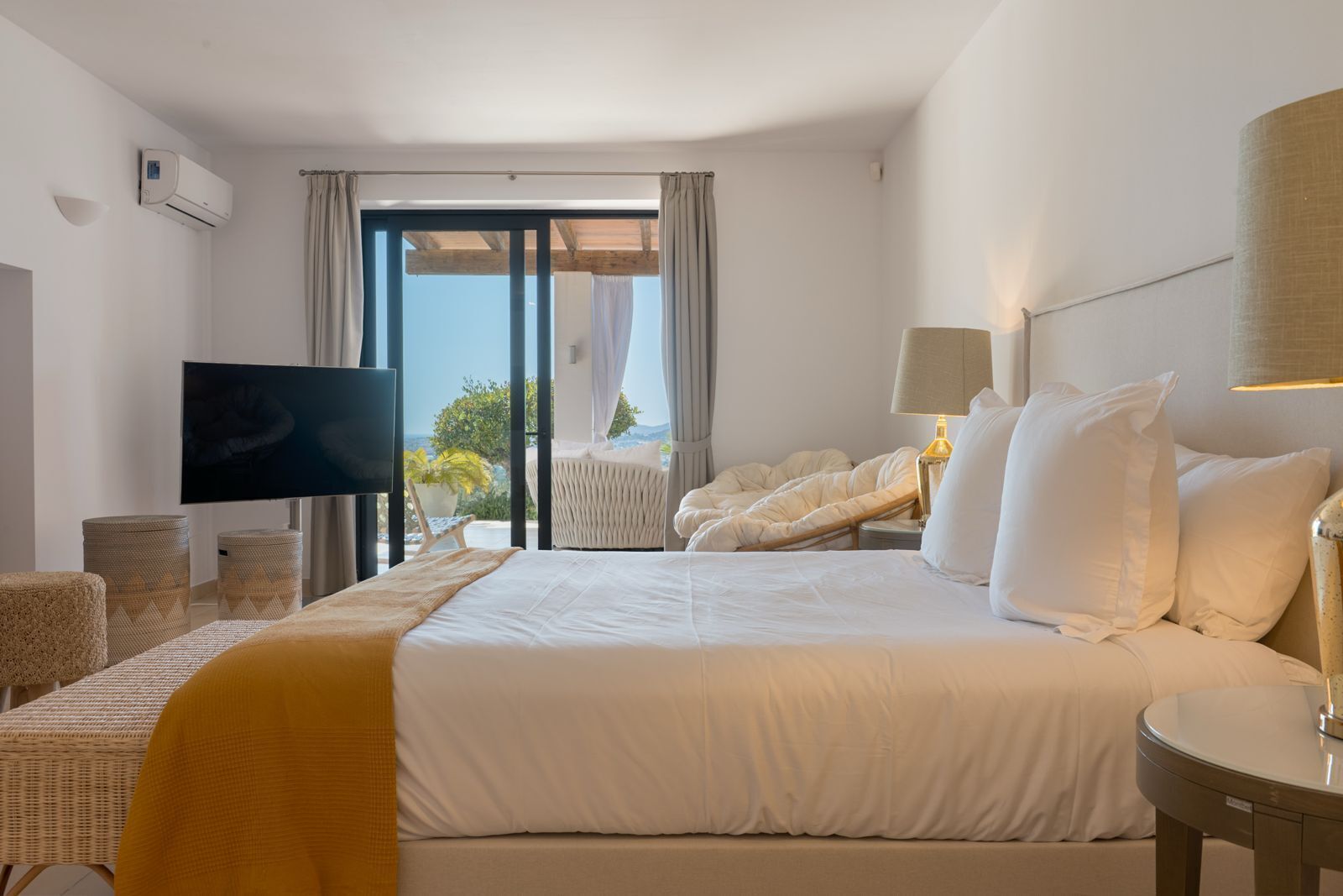 8 bedrooms, in-room safe, iron/ironing board, travel crib