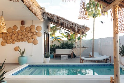 Lily House - Private Pool, AC & Wi-Fi