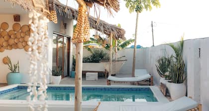 Lily House - Private Pool, AC & Wi-Fi