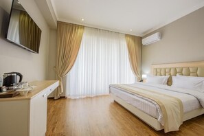 Double Room | Desk, laptop workspace, soundproofing, iron/ironing board - Sato Tashkent (Tashkent)