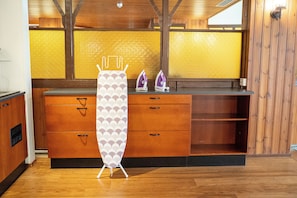 Iron/ironing board