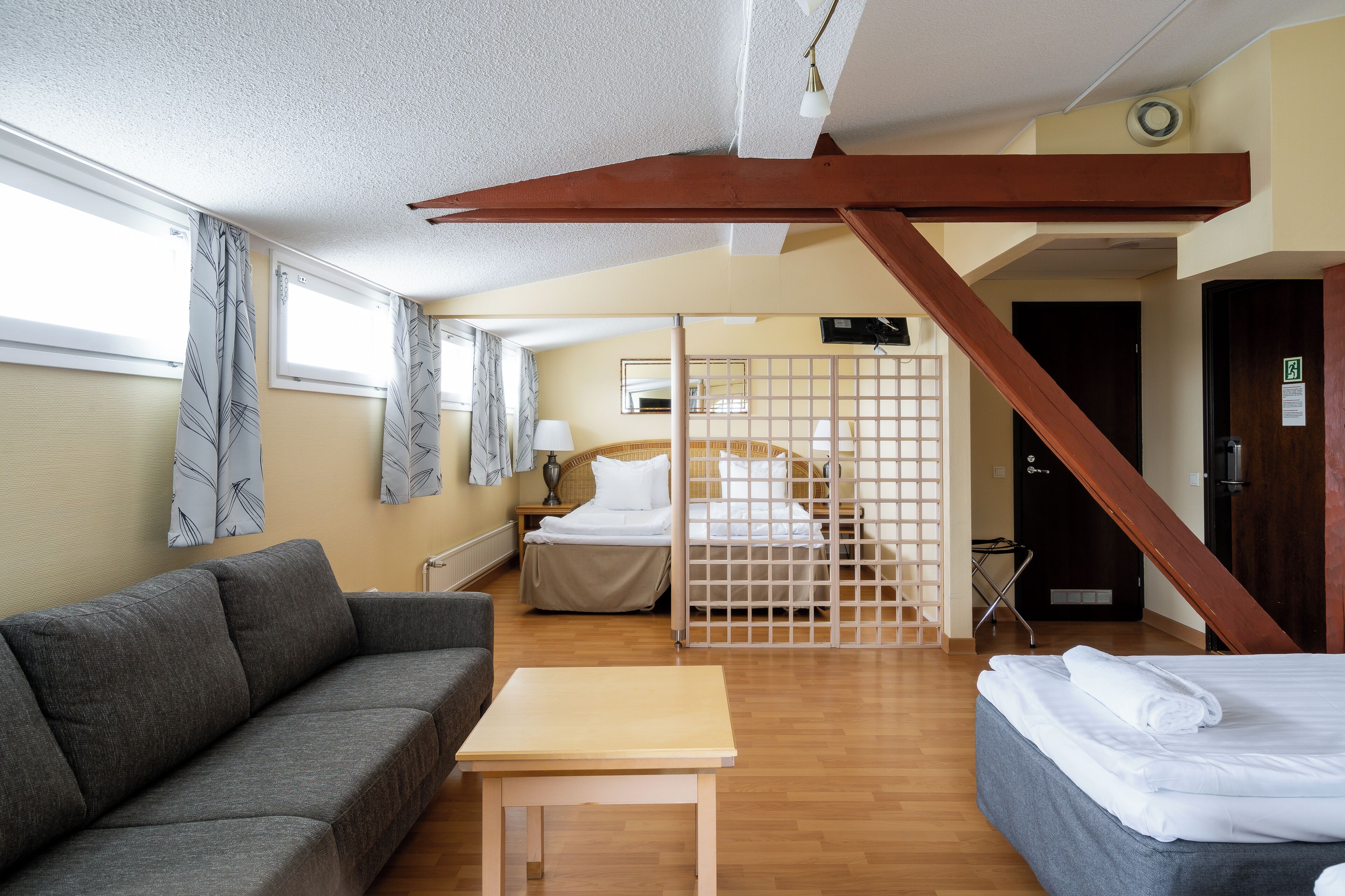 Family Room | Desk, soundproofing, iron/ironing board, free WiFi