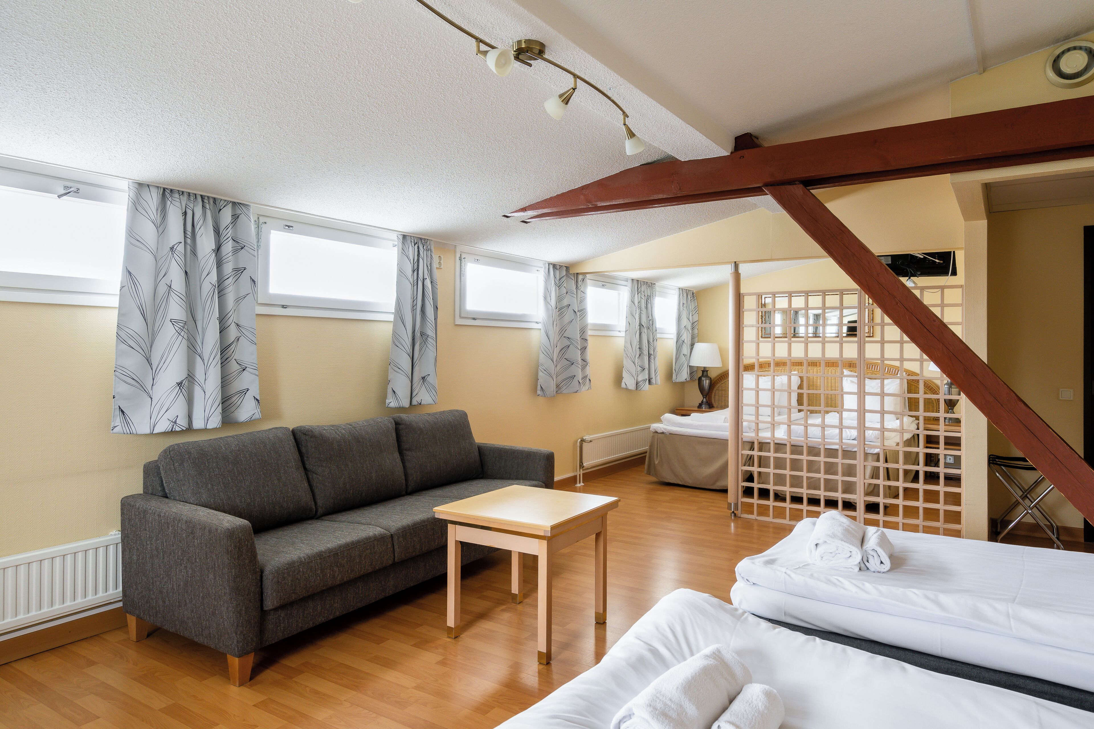 家庭房 | 办公桌、熨斗/熨板、免费 WiFi、床单