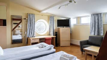 Family Room | Desk, iron/ironing board, free WiFi, bed sheets