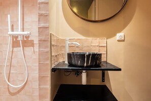 Handtücher, Seife, Toilettenpapier