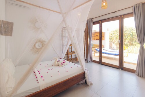 Iris House - Private Pool, AC & Wi-Fi