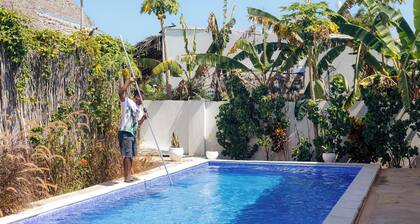 Iris House - Private Pool, AC & Wi-Fi