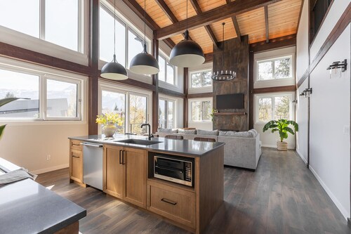 Cozy Timberframe Holiday Home