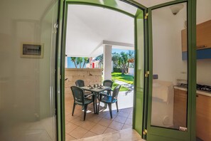 Familie appartement, meerdere slaapkamers (Family Village B5 Pool And Sea) | Uitzicht vanuit de kamer