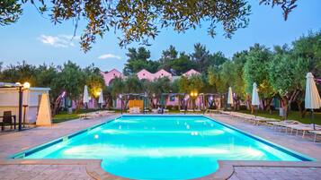Seasonal outdoor pool