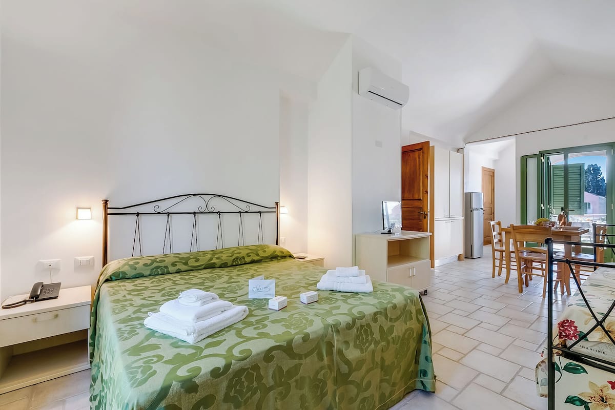 1 bedroom, free WiFi, bed sheets