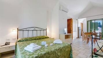 Family Studio (Family Village M4 Pool And Sea) | 1 bedroom, free WiFi, bed sheets