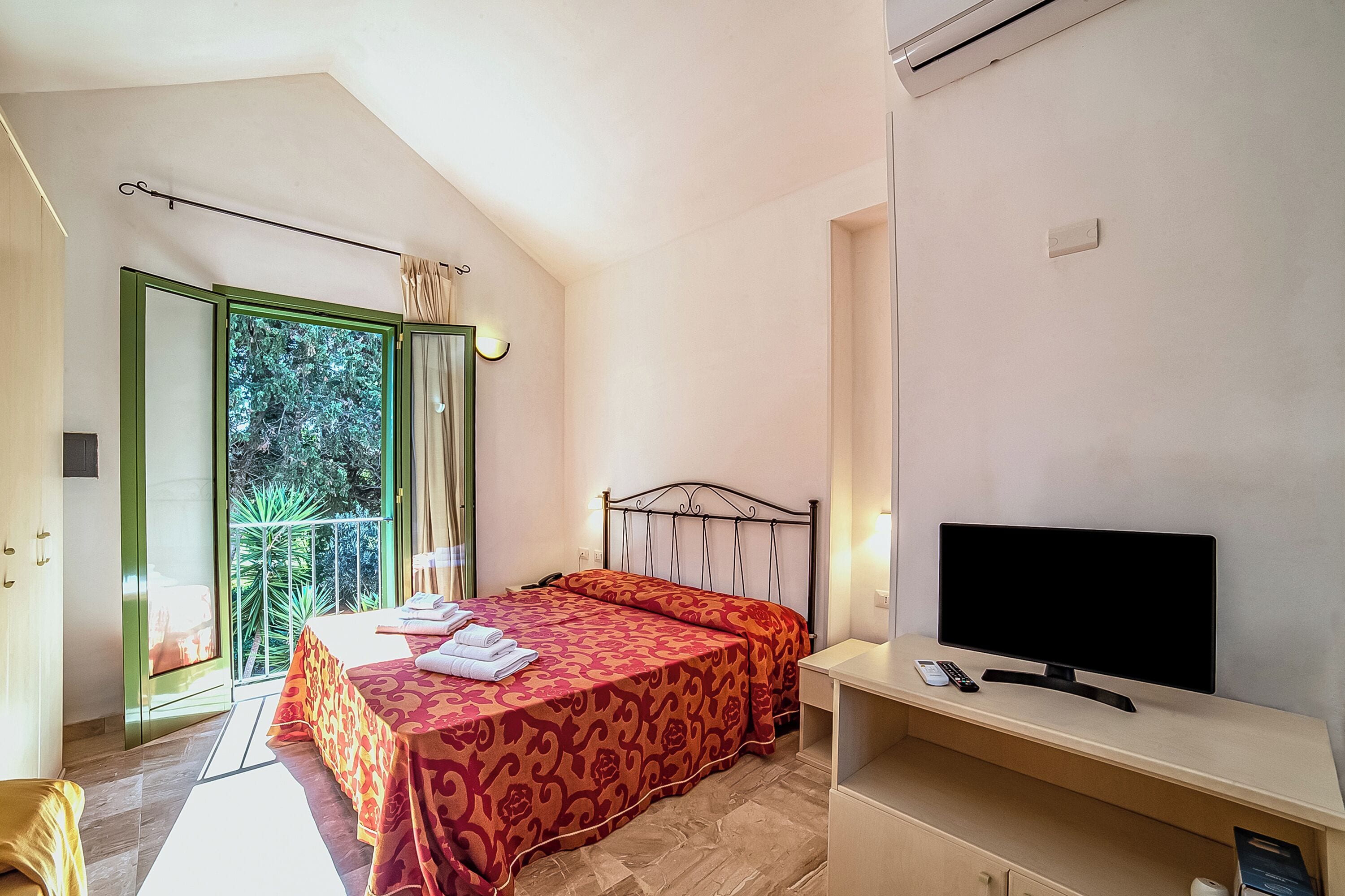 Family Studio (Family Village M11 Pool And Sea) | 1 bedroom, free WiFi, bed sheets