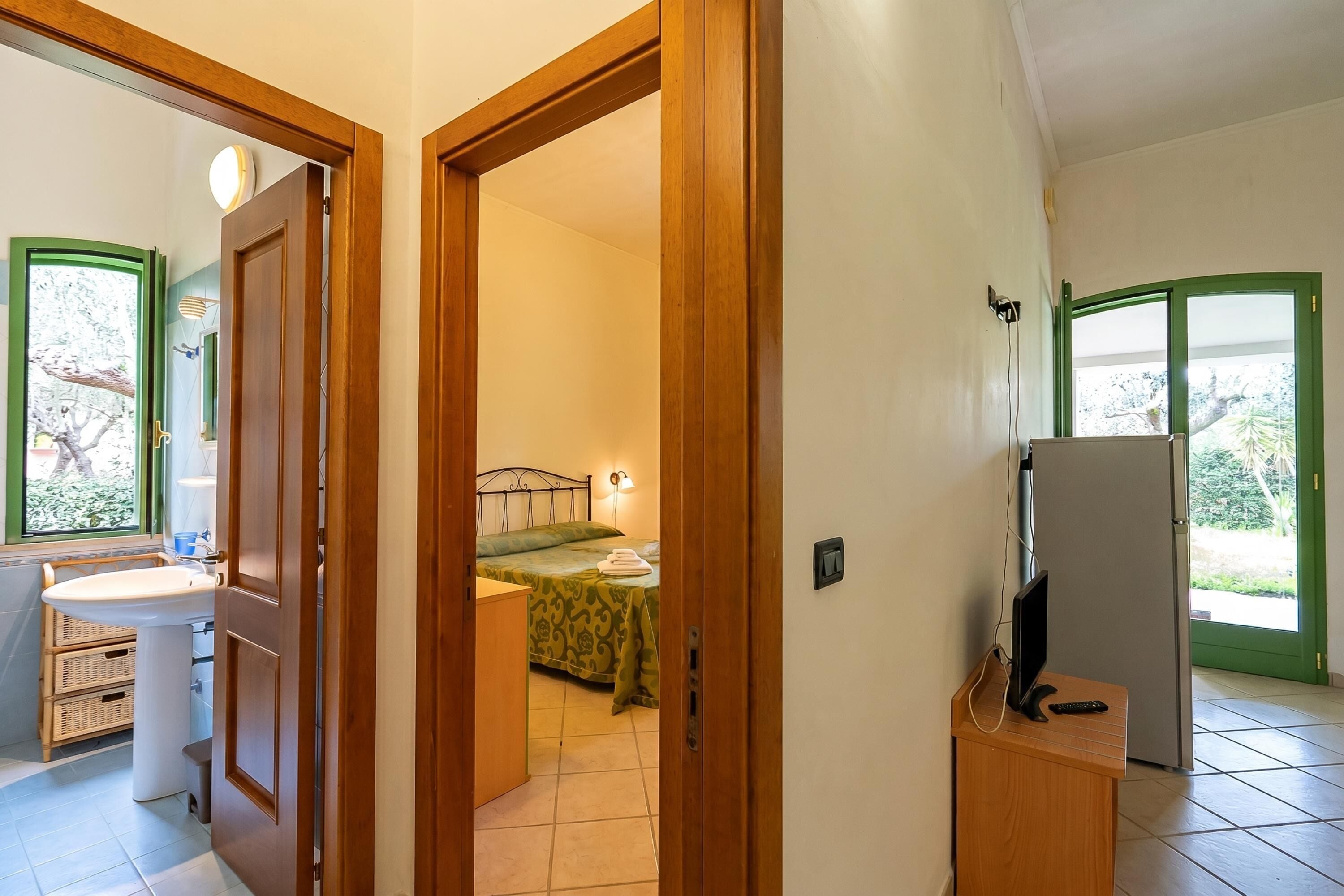 Family Apartment, Multiple Bedrooms (Borgo Primizia B2 Pool and Sea)