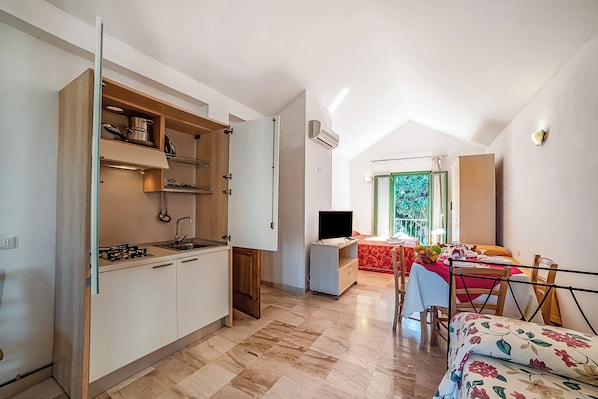 패밀리 스튜디오 (Family Village M12 Pool And Sea) | 전용 간이 주방 | 냉장고, 쿡탑, 커피/티 메이커, 조리 도구/접시/주방 기구