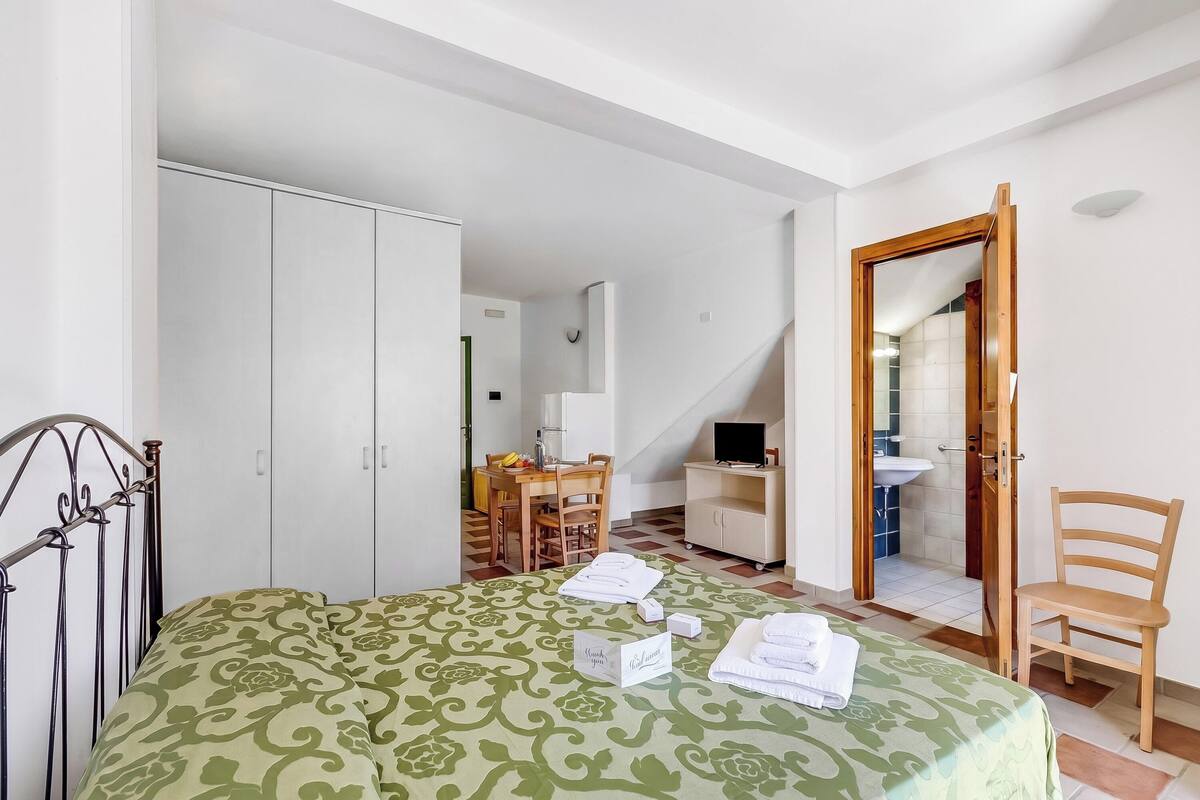 Family Studio, Air conditioning (Borgo Primizia M1 Pool And Sea) | 1 bedroom, WiFi