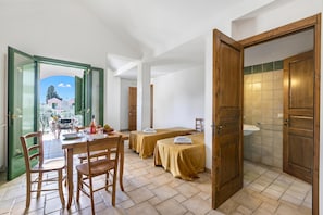 Family Studio (Borgo Primizia M5 Pool And Sea) | Dining room