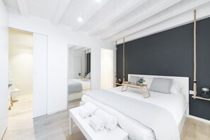 1 dormitorio, tabla de planchar con plancha, wifi y ropa de cama