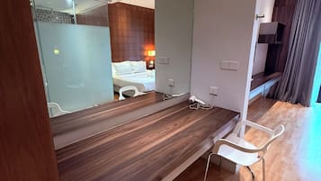 Suite superior, vista a la ciudad | Servicios de la habitación