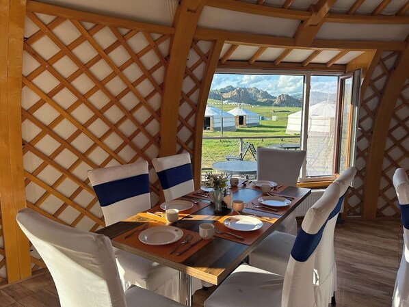 Free daily English breakfast  - Khumug Tour Resort (Ulaanbaatar)