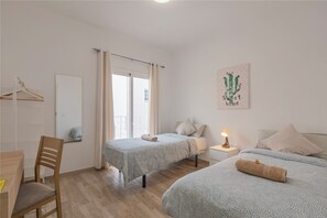 Couette en duvet d'oie, matelas mémoire de forme, bureau