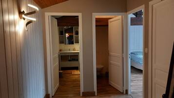 1 bedroom, iron/ironing board, travel crib, WiFi
