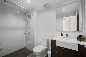 Shower, hair dryer, towels