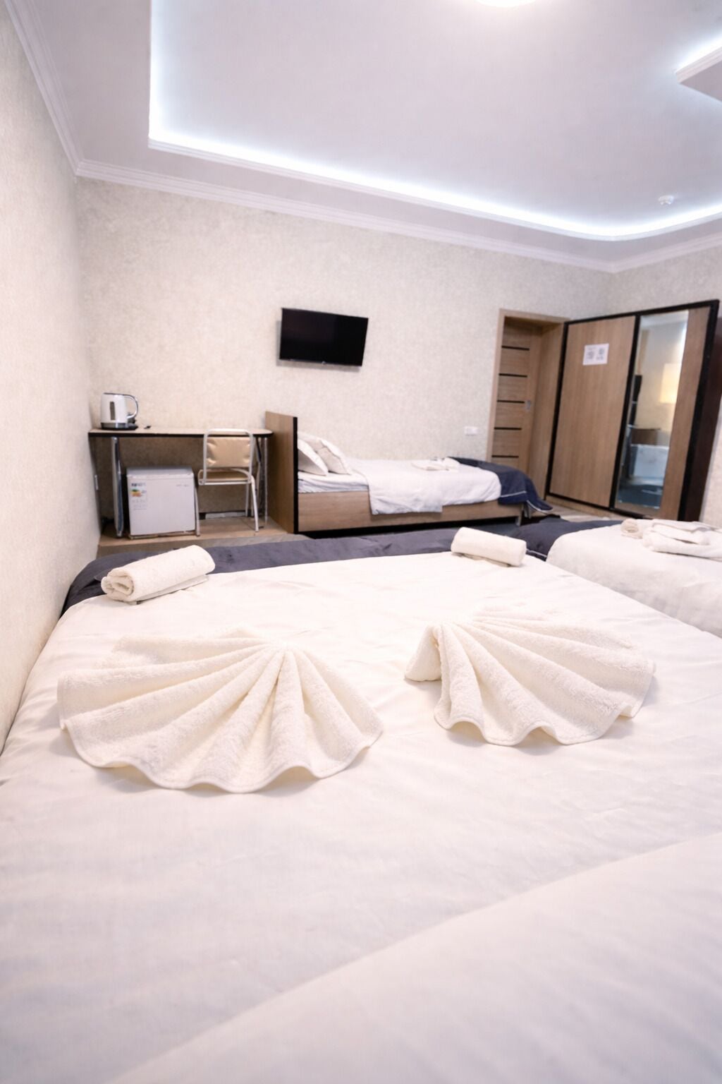 Een bureau, een laptopwerkplek, gratis wifi