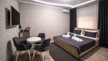 Desk, laptop workspace, free WiFi