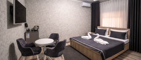 Desk, laptop workspace, free WiFi