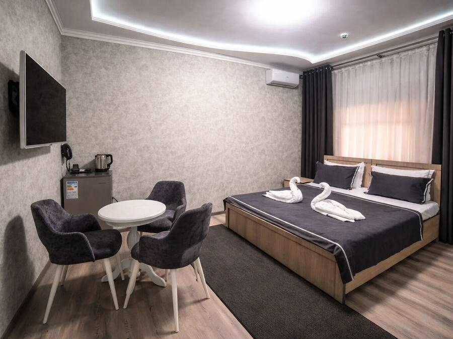 Escrivaninha, espaço de trabalho para notebook, Wi-Fi de cortesia