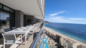 تناول الطعام بالخارج