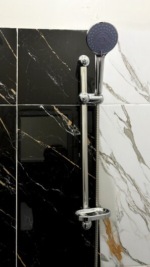 Shower, soap - Griya Inn (Semarang)