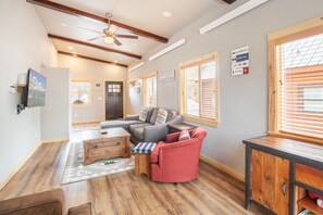 Smart TV, fireplace - Chalet w 2nd Floor | Pool, Hot Tub (Breckenridge)