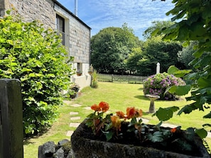 Cottage | Property grounds