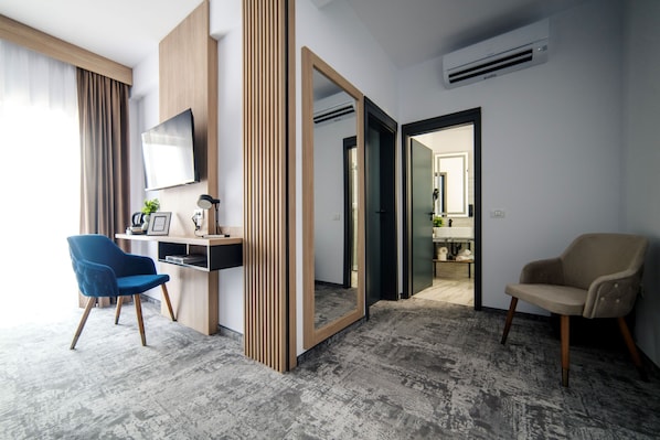 In-room safe, blackout drapes, iron/ironing board, free WiFi - Gbu Home Timisoara (Timisoara)