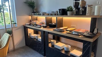 Daily buffet breakfast (RON 25 per person)